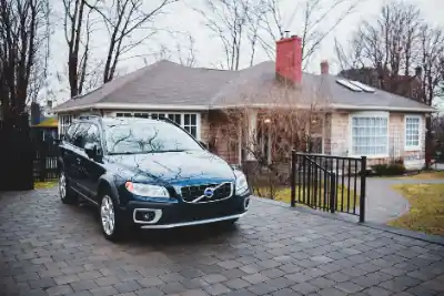 Dark blue car near driveway apron | Charleston Concrete